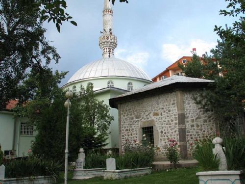 GEREDE AŞAĞI TEKKE CAMİİ VE TÜRBESİ